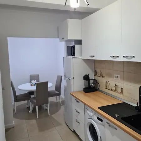 Solid Apartment Mamaia